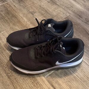 Nike Men's Black and White Athletic Shoes